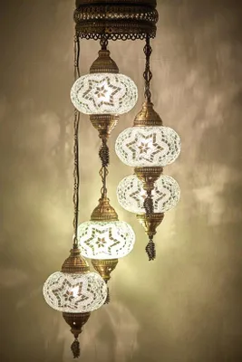 Image de Lampe orientale avec 5 boules en verre au motif mosaïque – Suspension pour un éclairage d'ambiance