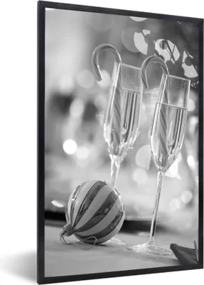 Produktbild von MuchoWow® Gerahmtes Poster Weihnachten - Weihnachtsdekoration - schwarz und weiß 60x90 cm - Poster mit Schwarzem Bilderrahmen Wandposter Rahmen Foto Bilder - Kunst