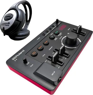 Obrázek produktu pro Roland Aira E-4 vokální efektová jednotka se sluchátky