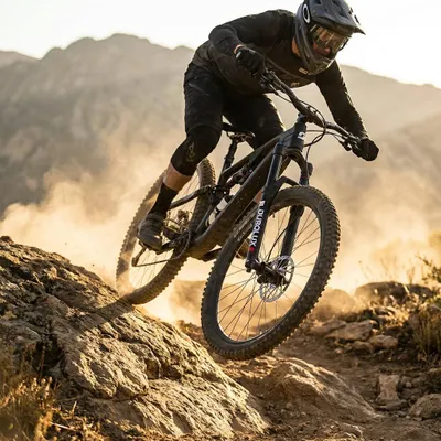 Obrázek produktu pro Odpružená vidlice SR Suntour SF21 DUROLUX 38 EQ Boost R2C2 29 palců, matná černá, s omotávkou...