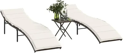 Imagen del producto de Juego de dos tumbonas con mesa, color marrón, de polirratán, regulables, plegables, ideales para jardín, terraza, balcón, spa, camping, piscina o playa