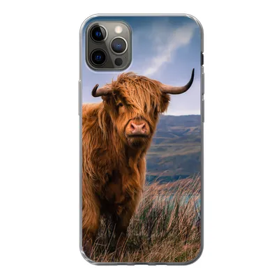 Produktbild von MuchoWow® Handyhülle Schutzhülle Hülle für iPhone 13 Pro Max Schottischer Highlander - Berg - Wasser - Natur - Kuh Silikon Softcase Handy Hülle - Mobiltelefon