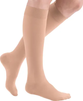Produktbild von mediven plus Kompressionsstrumpf AD, Kl.2>>>>Farbe: caramel Gr. VII