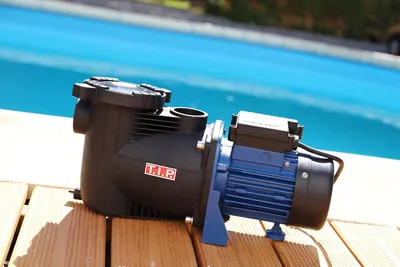 Immagine prodotto di Pompa per piscina da 300W - Pompa filtro autoadescante - Portata fino a 8.000 litri/ora - Dotata di prefiltro