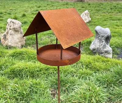 Produktbild von Vogelhaus 20x18cm + Stab zum Beleuchten Windlicht Teelicht Meisenknödel Futterhaus Edelrost Gartendeko Metall Rost