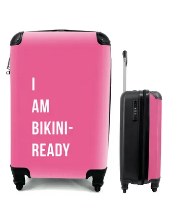 Produktbild von MuchoWow® Koffer Handgepäck Trolley Rollkoffer Kleine Reisekoffer mit 4 Rollen - Pink - Zitat - Ich bin bereit für den Bikini - Cabin Size < 55x40x23 cm & 55x40x20 cm - Fotokoffer - Kabinenkoffer - Boardgepäck - Reise-Box - Reisekoffer - Reisegepäck - Koffer mit Bild - Trolley für Kinder