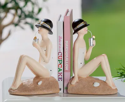 Produktbild von Gilde Buchstützen, Frau, "Lemonade", Kunstharz, creme, naturfarben, VE 4, 2 Stück wie abgebildet, L. 11 cm, B. 13 cm, H. 21 cm 52694