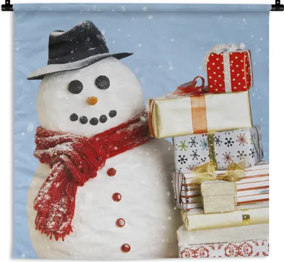 Produktbild von MuchoWow® Wandteppich Wandbehang Ein Schneemann mit Weihnachtsgeschenken 90x90 cm Tapisserie Dekoration Wandtuch - Wandaufhänger