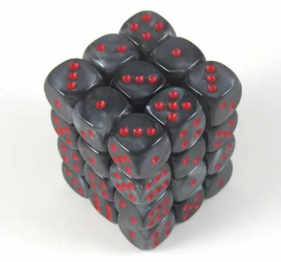 Produktbild von Chessex Samt Schwarz Rot D6 12mm Würfel Set 36 Stück