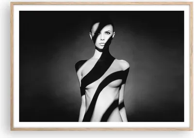 Produktbild von Gerahmtes Poster - Rahmen in heller Eiche - Nackt Frau Fotografie - 100x70 cm - Wand Bild - Wanddeko - Wandbilder - Wandposter - Bilderrahmen - Bilder - Kunstdruck - Wandbild - P2NAA100x70-4221