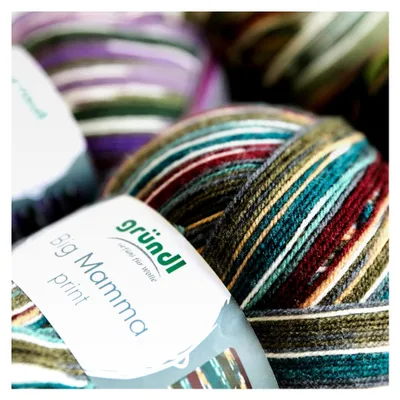 Produktbild von Wolle Big Mamma Print - XXL Wolle zum Stricken mit Farbverlauf - Weich und hautfreundlich - 100% Polyacryl - 1 Knäuel 400 g / 1040 m - Nadelstärke 3,5-4,5 - royalblau-jeans-himmelblau-weiß