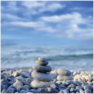Produktbild von Wallario Memoboard Magnettafel aus Glas, Größe 50 x 50 cm, Motiv Steinstapel am Strand