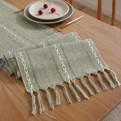 Produktbild von Famanu Tischläufer Rustikaler Stil - Geflochtenes Design mit Fransen - 305 cm - Dekoration Grün