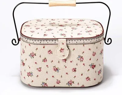 Obrázek produktu pro Textilní šicí box v béžové barvě s kovovými prvky a rukojetí – rozměry 30 × 205 × 19 cm