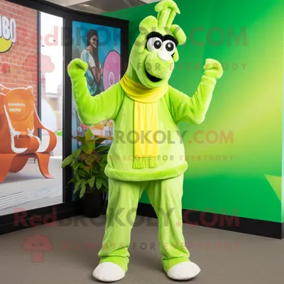 Produktbild von Limettengrüner REDBROKOLY Lama Maskottchen Kostüm charakter bekleidet mit Caprihosen und Stirnbändern
