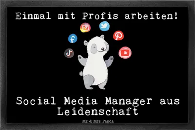 Produktbild von Mr. & Mrs. Panda fußmatte Social Media Manager Leidenschaft 40 x 60 cm - Schwarz - Geschenk, Fußabstreifer, Schmutzmatte, Fußabtreter, Schmutzfänger, Schmutzfangmatte