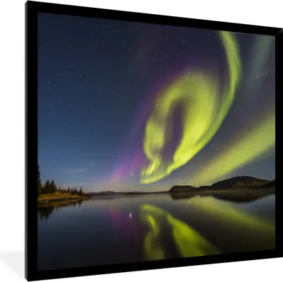 Produktbild von MuchoWow® Gerahmtes Poster Nordlichter - Schweden - Lila - Wasser - Grün 40x40 cm - Poster mit Schwarzem Bilderrahmen Wandposter Rahmen Foto Bilder - Mit Rahmen - Wanddekoration Schlafzimmer