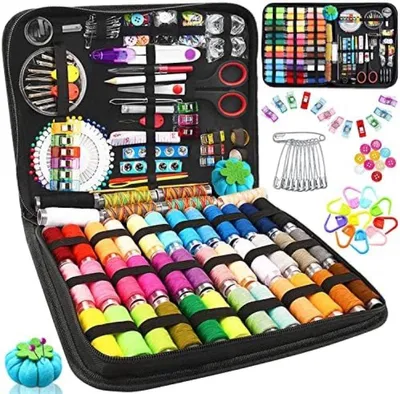 Produktbild von PolkaHome® Komplettes Nähset – 304-teiliges Nähzubehör mit 43 Garnrollen, Nadeln, Schere, Aufbewahrungstasche, Schwarz