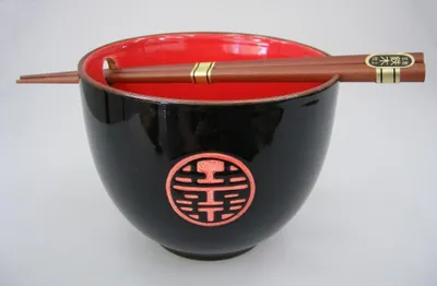 Produktbild von DOPPELGLÜCK [ schwarz/rot ] Suppen-/Nudel-/Reisschale + Essstäbchen / Soba Bowl