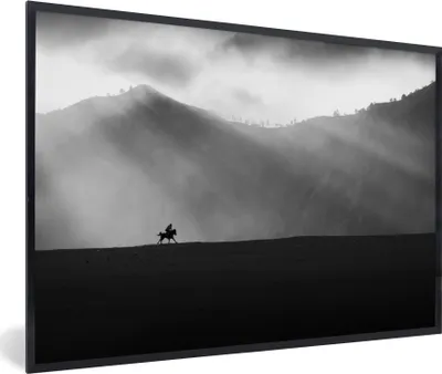 Produktbild von MuchoWow® MuchoWow® Gerahmtes Poster Pferd - Licht - Berg 30x20 cm - Poster mit zchwarzem Bilderrahmen - Kunstdruck - Bild-Poster