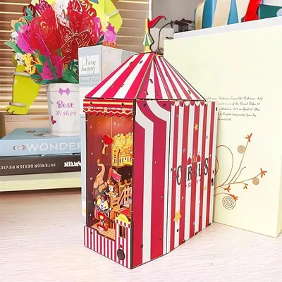 Zdjęcie produktu dla Miniaturowy domek Book Nook - Wesoły cyrk - Puzzle 3D - 114 elementów - Drewniany domek miniaturowy - z oświetleniem LED