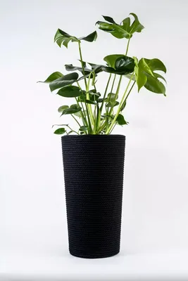 Zdjęcie produktu dla ADONI Ręcznie wykonana doniczka z bawełny w kształcie kwiatu z wkładem (57 cm) – Duża, dekoracyjna osłonka na doniczki do roślin doniczkowych, czarna