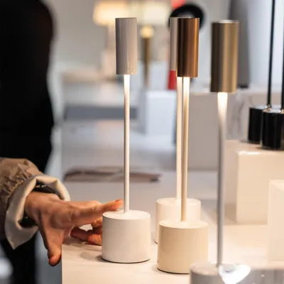 Produktbild von Zafferano - Carolina LED wiederaufladbare dimmbare Touch-Tischlampe - glänzendes Schwarz und gebürstetes Messing