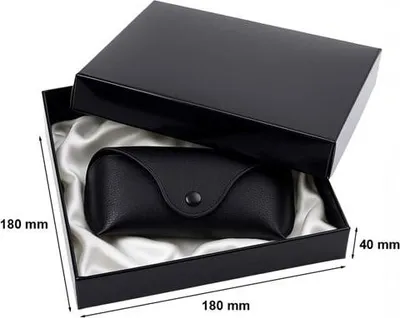 Image de Boîte cadeau laminée 180 x 180 x 40 mm, noire