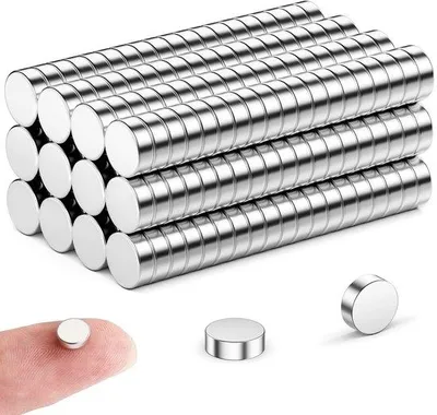 Obrázok produktu pre Malé silné magnety 6 x 2 mm, biele, na nástenku