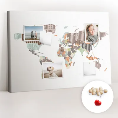 Obrázek produktu pro Korková nástěnka s kolíčky - Tabule s kolíky pro fotografie a poznámky - 100x70 cm - Připínáčky dřevěné 100 kusů - Mapa z barevných písmen