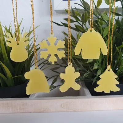 Produktbild von Christbaumschmuck Bienenwachs 6er Set Elch und Lebkuchenmann 3 cm – mit Goldkordel