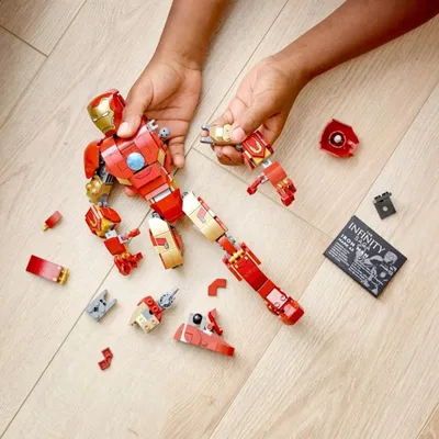 Immagine prodotto di LEGO 76206 Marvel Iron Man figura, giocattolo e modello decorativo da collezionare e costruire per bambini dai 9 anni in su da Avengers: Age of Ultron, Infinity Saga