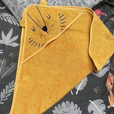 Produktbild von Baby Kapuzenhandtuch Löwe aus 100% Baumwolle, Frottee - Handtuch 80x80 cm mit Ohren - weich, saugstark, hautfreundlich - ideal für Wanne & Schwimmbad