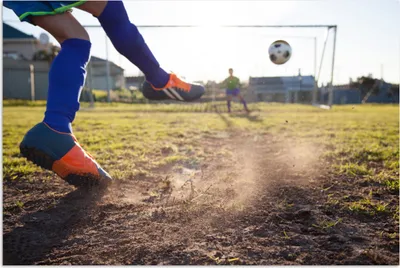 Produktbild von MuchoWow® Poster Junge schießt aufs Tor 120x80 cm - Bilder