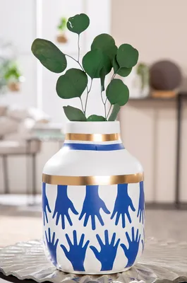 Imagen del producto de Gilde Vase, Santorini, Händemotiv, Keramik, weiß, VE 2, D. 16 cm Höhe: 24.00 cm Durchmesser: 16.00 cm 59056