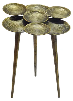 Beistelltisch Aluminium Gold mit sieben runden, goldenen Aluminiumplatten auf drei schlanken Metallbeinen.