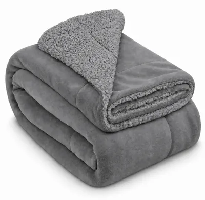 Produktbild von Beautissu Alina Sherpa Kuscheldecke, 150x200cm, Hellgrau, pflegeleicht