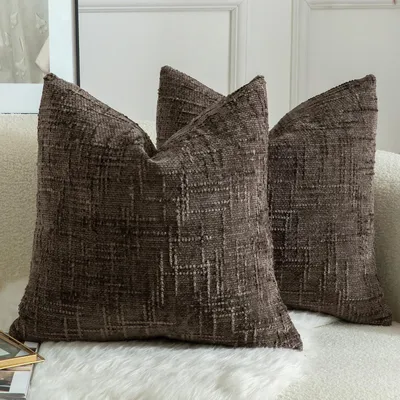 Zdjęcie produktu dla Zestaw dwóch pokrowców na poduszki z miękkiego materiału typu "chenille", o wymiarach 50 x 50 cm, w kolorze kawowym