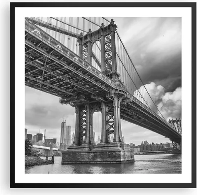 Produktbild von Gerahmtes Poster - Schwarzer Rahmen - Manhattan Brücke Schwarzweiß - 60x60 cm - Wand Bild - Wanddeko - Wandbilder - Wandposter - Bilderrahmen - Bilder - Kunstdruck - Wandbild - P2BAC60x60-4156