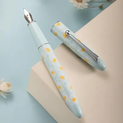 Productafbeelding van C3 Vulpen - Iridium extra fijne zachte penpunt chinese knop snijwerk - Lichtblauw & kleine daisy schilderij ontwerp