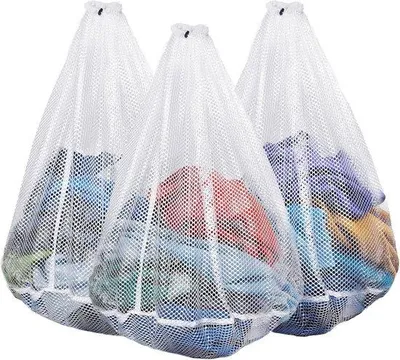 Immagine prodotto di Set composto da tre sacchetti a rete a maglie larghe con chiusura a cordoncino, ideali come sacchetti per il lavaggio e la conservazione in lavatrice (50x60 cm)