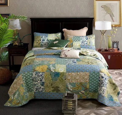 Produktbild von Patchwork Bettüberwurf 240 x 270 cm - 3-teilig - 100% Baumwolle - Wattiert - Wendbar - Blumenpaisley-Muster