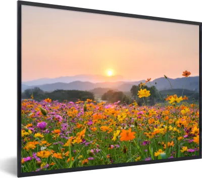 Produktbild von MuchoWow® Gerahmtes Poster Blumen - Sonnenuntergang - Berg 40x30 cm - Poster mit Schwarzem Bilderrahmen Wandposter Rahmen Foto Bilder - Kunstposter - Wanddekorationen