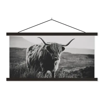 Produktbild von MuchoWow® Textilposter Schottischer Hochlandbewohner - Natur - Kühe - Tiere - Schwarz und weiß 90x45 cm mit schwarzem Rahmen - Klemmleisten