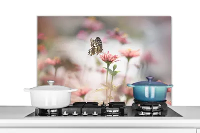 Obrázok produktu pre KitchenYeah® Kuchynský splashback - Kuchynský splashback - Ochrana steny sporáka a drezu - Motýľ - Kvetina - Ružová 80x55 - Alu-Dibond (alternatíva skleneného splashbacku) - Tepelne odolný - Splashback na sporák