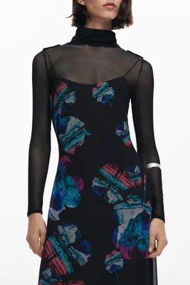 Produktbild von Schwarzes Damenkleid: Langer Schnitt, Aquarell-Design, Rollkragen.