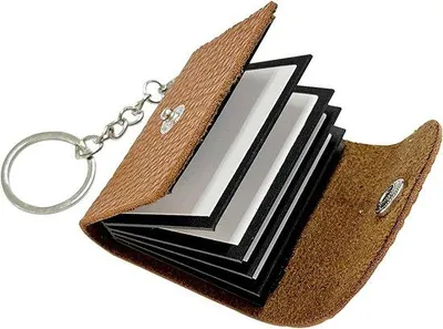Produktbild von Famanu Mini Fotoalbum Schlüsselanhänger - Personalisiert für Familie & Freunde - Braun - Leder