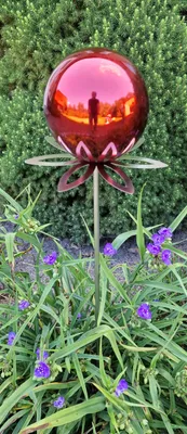 Produktbild von Blütenzauber Paris Rosenkugel 15 cm Edelstahl rot poliert Gartenstecker Deko mit Stab 80 cm