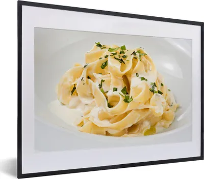 Produktbild von MuchoWow® MuchoWow® Gerahmtes Poster Nudeln mit Parmesankäse 40x30 cm - Poster mit zchwarzem Bilderrahmen - Bilderrahmen - Poster im Rahmen