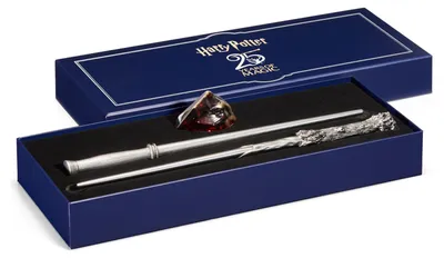 Produktbild von Harry Potter Celebration Wand Zauberstab Harry Potter 25th Anniversary Wands and Sorcerer's Stone Set